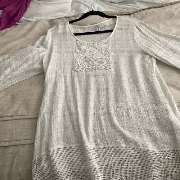 Cool, mid sleeve top. - Picture 2 of 2